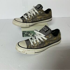 Converse all stars, size 7.